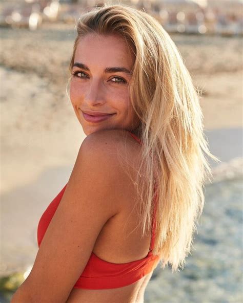 Hot Sexy Shelly Sterk Bikini Pics