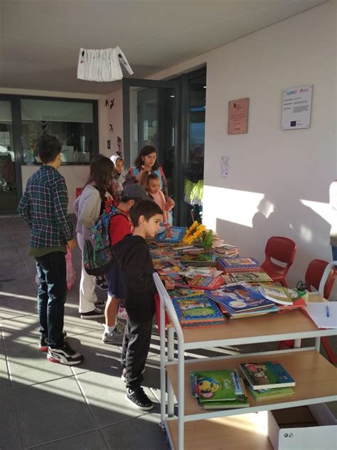 Troca De Livros Por Bens Alimentares Agrupamento De Escolas Maria Do