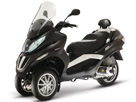 2012 Piaggio Mp3 Touring 125ie Scooter Pictures