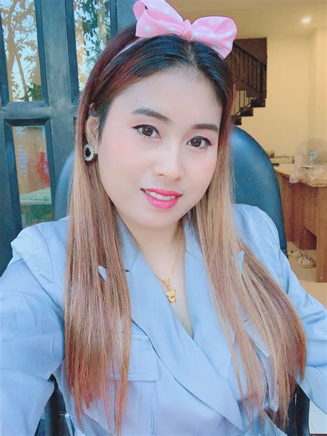 “You won’t believe what comes out of this pore… #BlackheadGoals” | Oun