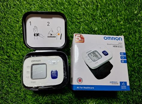 OMRON BLOOD PRESSURE MONITOR, Health & Nutrition, Health Monitors & Weighing Scales on Carousell