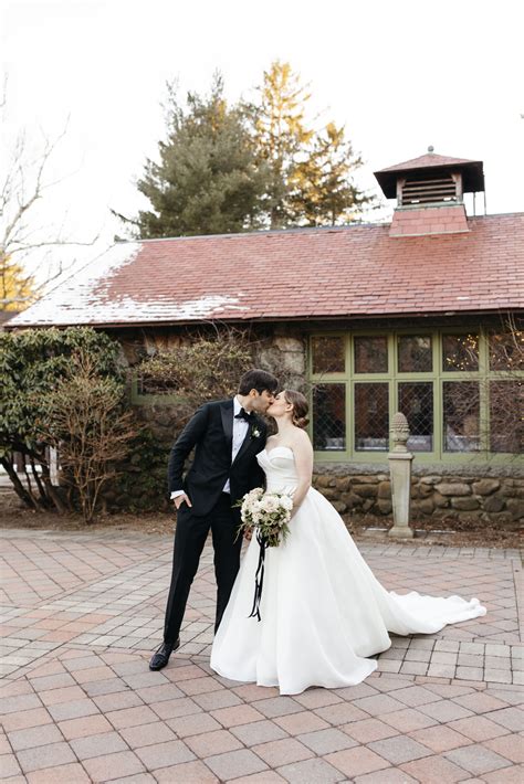 A Winter Wedding at Willowdale Estate - Scarlet Roots Photography