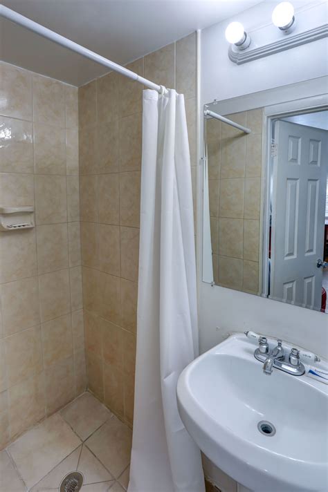 Room 524 – Richard’s Motel Rooms