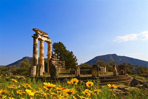 Welcome To Delphi Antiquitys Center Of The Earth Explore Greece