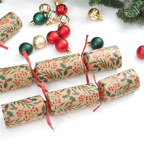Deluxe Crackers Holly Leaves 8 Pack Christmas Cracker Warehouse