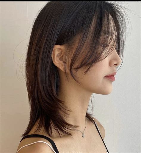 Pin By Amy Wacker On Hair Middle Hair Hairstyles For Layered Hair