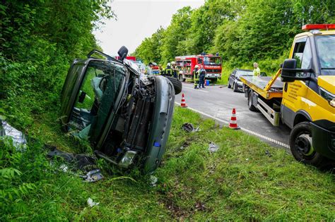 Frontalzusammensto Fahrzeug Bleibt Auf Der Seite Liegen Osthessen News