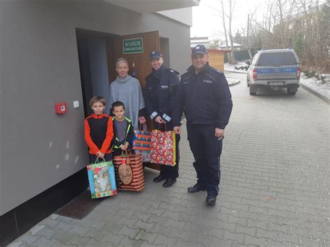 Policjanci i pracownicy cywilni z mogileńskiej komendy przygotowali