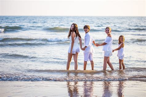 Sesiones de familia en la playa Enfócate Estudio de fotografía