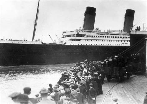 33 Rare Titanic Sinking Photos Taken Just Before And After It Happened