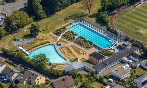 Sprockhövel aus der Vogelperspektive Schwimmbecken des Freibades