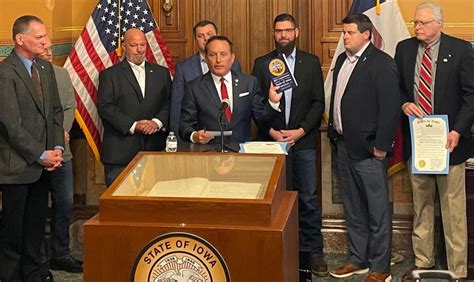 Lawmakers Advocates Celebrate Iowa Gun Rights Amendment The Gazette