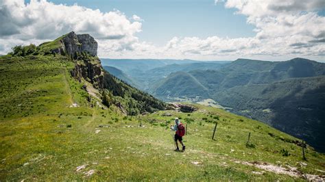 Randonnée dans le Jura le bonheur à pied Montagnes du Jura