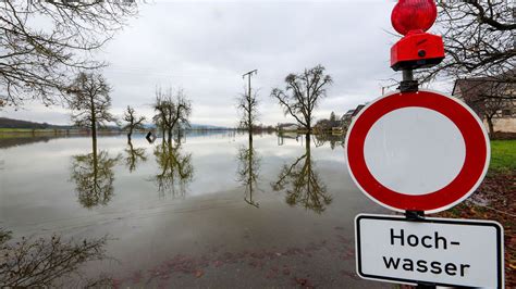 Hochwasser Nimmt Ab Schifffahrt Weiterhin Eingestellt