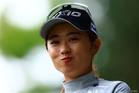 岩井明愛が逆転でツアー初優勝 史上初の双子vに涙【国内女子ツアー Lpga】｜gdo ゴルフダイジェスト・オンライン