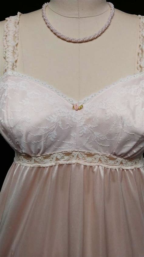 Vintage Olga Sleeping Pretty Lightly Padded Lace Bra Nightgown In P