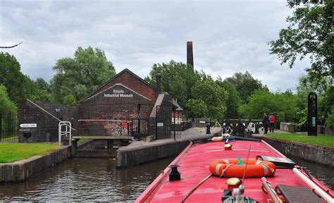 Travels On The U K Canal System With Narrowboat San Serriffe Sunny