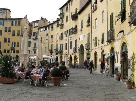 Restaurants and Cafes in Lucca Italy