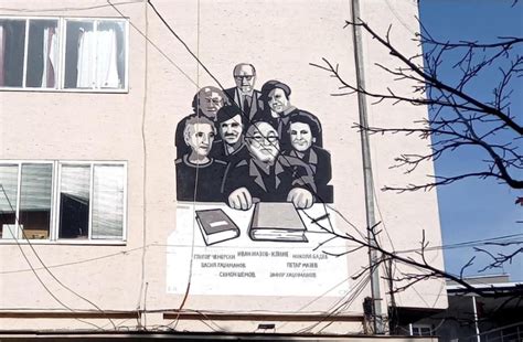 Низ фотографии ве носиме на „изложба“ на муралите низ земјава ...
