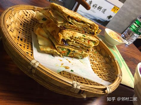 徐州杂粮菜煎饼十几种菜随便夹，7元一个超大份，菜品很多样 知乎