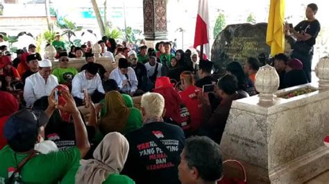 Relawan Jaritangan Deklarasi Ganjar Capres Di Bumi Bung Karno DPD PDI