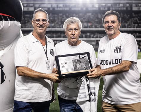 Vila Belmiro lotada Ídolo Eterno Clodoaldo é homenageado Santos