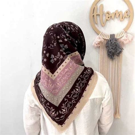 HIJAB SEGI EMPAT MOTIF REBORN COKLAT NEW ARRIVAL CT/KERUDUNG VOAL ...