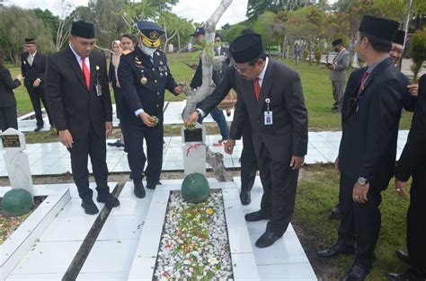 Sekda Kalteng Hadiri Dan Ikuti Upacara Ziarah Dan Tabur Bunga Pada