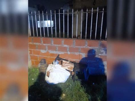 Entraron a robar a una casa y encontraron un cadáver en el baño en