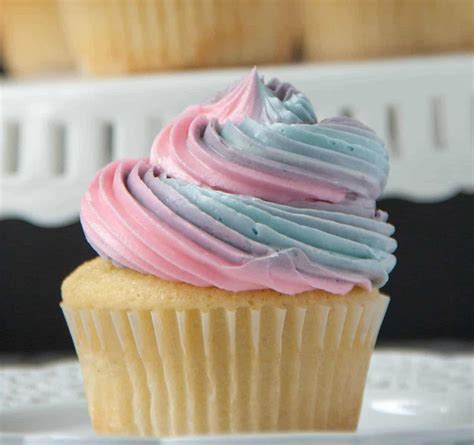 How To Swirl Icing On A Cupcake - Boston Girl Bakes