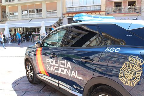 Detenido En Málaga Por Robar En Comercios A Los Que Accedía Tras Romper