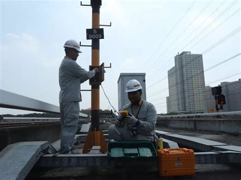 Melihat Perawatan Jalur Kereta Lrt Jakarta