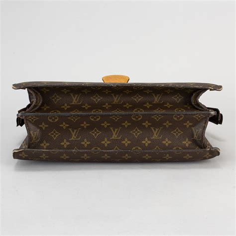 LOUIS VUITTON A Monogram Canvas Serviette Fermoir Bukowskis