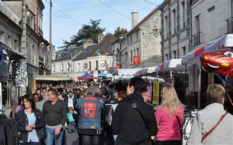 Dénichez de bonnes affaires à la foire de Crépy en Valois Le Parisien