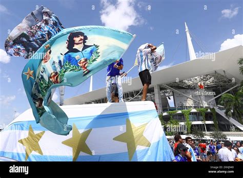 Argentinas Fans Jubeln Ihr Team Beim Finale Der Copa America Usa