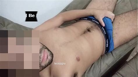 Les mecs nus se font défoncer homme gay