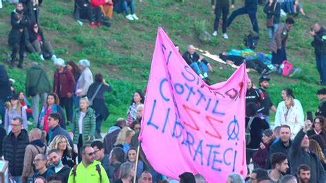 Roma Manifestazione No Green Pass Al Circo Massimo Youtube