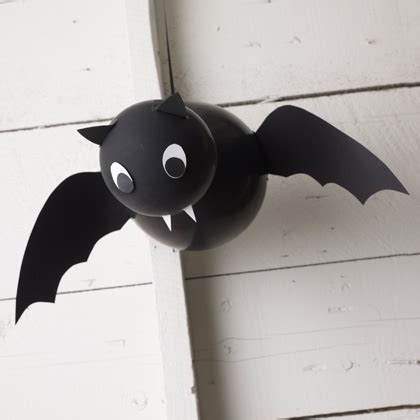 16 Amazing Bat Crafts For Halloween - Shelterness