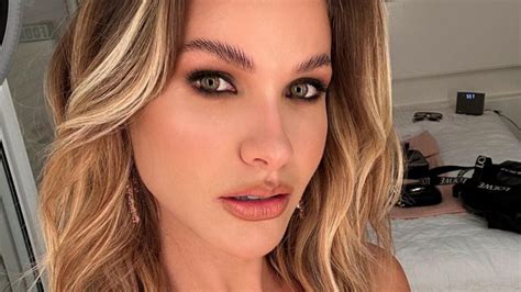 Foto De novo Povo faz piada look diferentão de Andressa Suita e