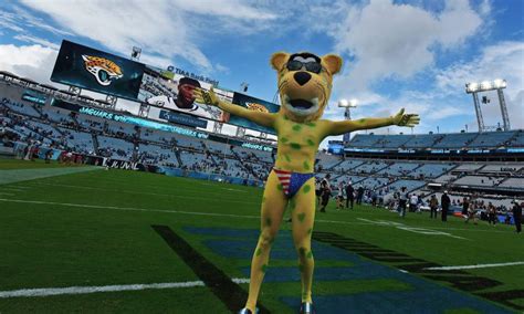 Jaguars mascot Jaxson de Ville goes viral in Week 12 with Speedo