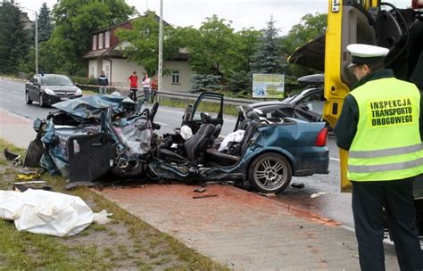 Wypadki Drogowe W Polsce Policja Podsumowuje 2016 Rok