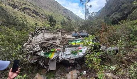 Puno Caída De Miniván A Abismo Deja 11 Muertos Y Solo Un Niño