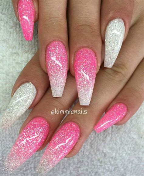 Pin by Kovácsné Szigeti Bianka on Körmök Nail designs glitter Pink