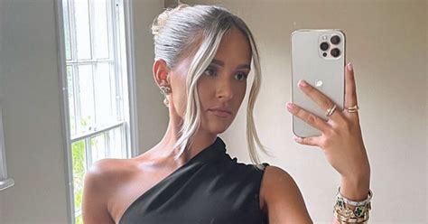 Molly Mae Hague Looks Sensational As She Shows Off Figure Daily Star