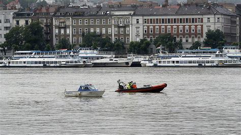 Schiffsungl Ck In Budapest Sieben Tote Noch Menschen Vermisst