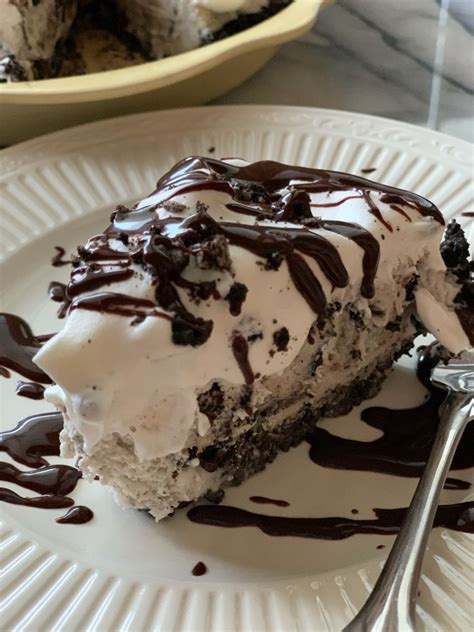 Oreo Ice Cream Pie - AllisonProper