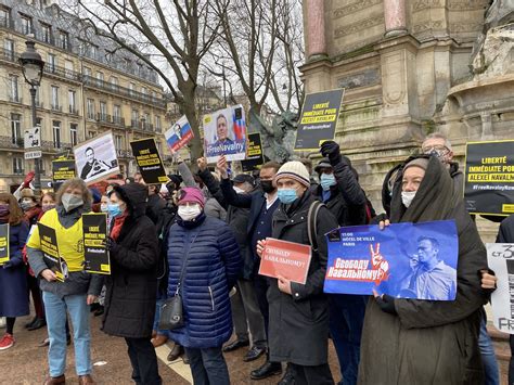 Manifestation à Paris Pour La Libération De Navalny Un An Après Son