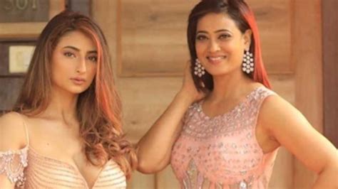 Palak Tiwari Calls Her Mother Shweta Tiwari Typical Desi Aunty Reveals She Still Has To Beg