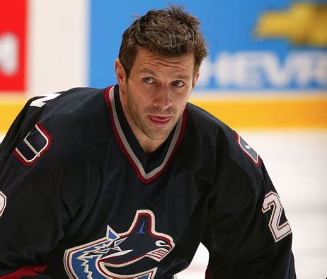 Hockey Marc Bergevin Prochain Dg Des Canucks The Hockey News