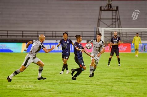 GoRiau Pelatih Arema FC Kecewa Gagal Raih Poin Penuh